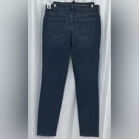 Sz 6 Old Navy Curvy Skinny | Distressed / Ripped | NWT - Picture 2 of 5